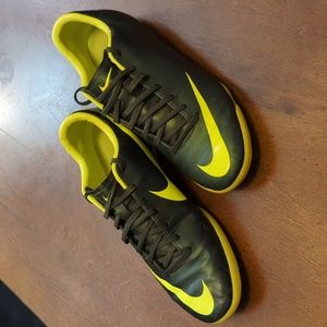 NIKE MERCURIAL VAPOR 15 CLUB INDOOR CLEATS - Size 8.5 men (26.5cm)